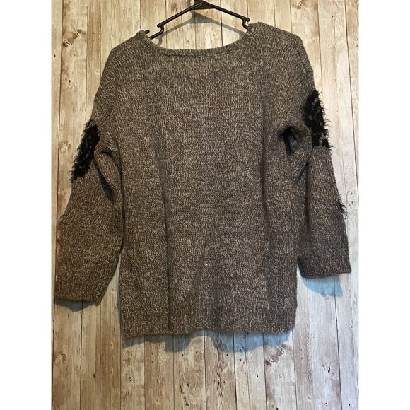 Women's Gray Cable & Gauge Fuzzy Black Rosette Sweater Size Small - Picture 9 of 9